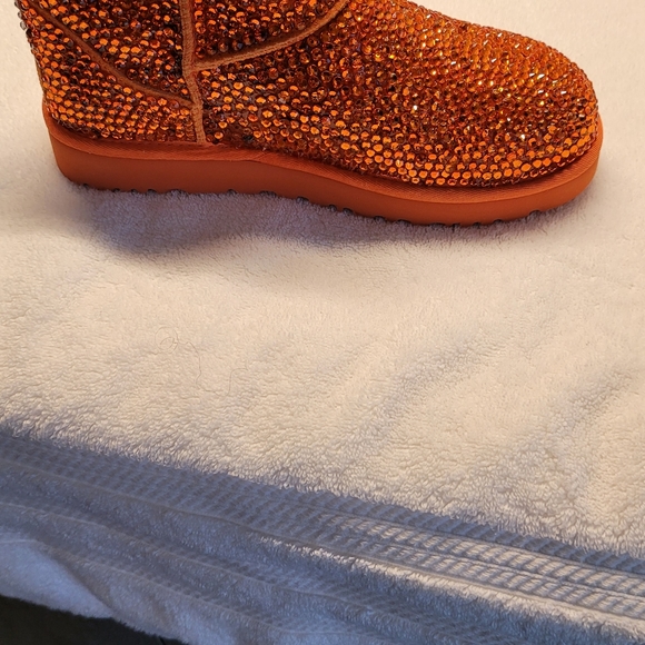 Customized uggs - Picture 3 of 5